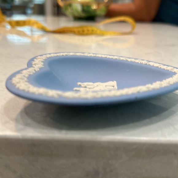 Wedgwood vintage jasperware cornflower blue heart dish. Classical design center - Picture 2 of 7